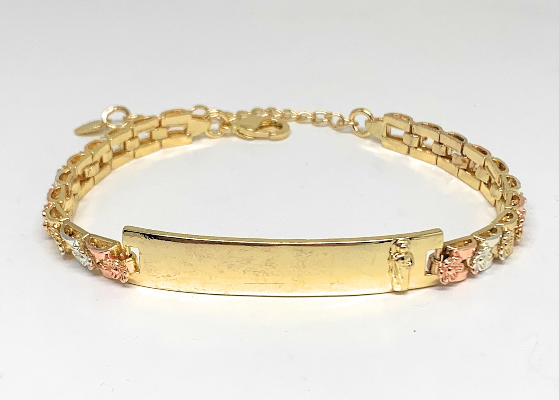 Virgencita Esclava String Bracelet 💗 A very beautiful bracelet to have  www.pieldoradajewelry.com 🛒 #virgencitadeguadalupe… | Instagram